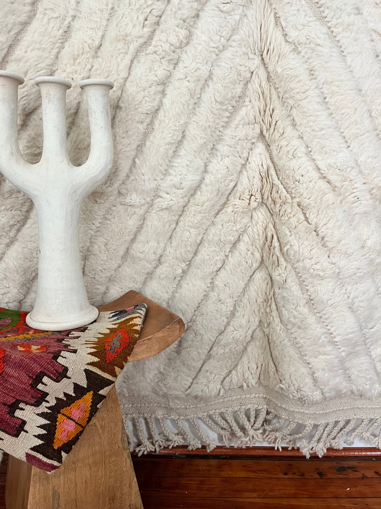 Moroccan beni ourain rug with moroccan ceramic vase