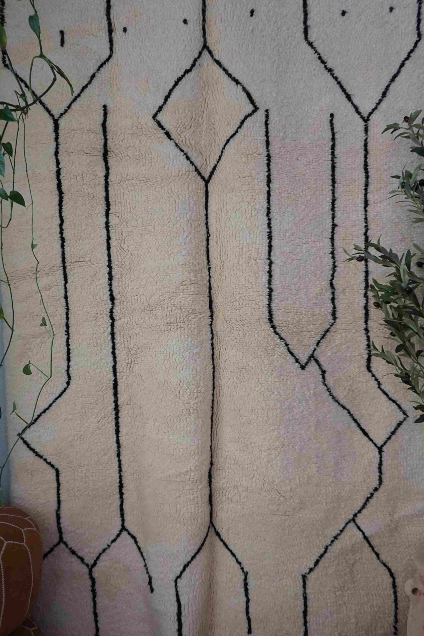 Moroccan beni ourain rug. 5x8 area rug. Moroccan rug